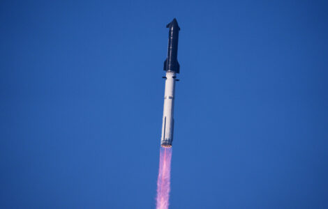SpaceX launches Starship on another test flight, this time with the most advanced Starlinks
